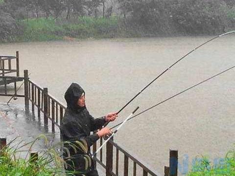 早春降温下雨好钓鱼吗