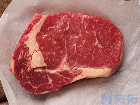 牛肉和鸡肉哪个适合猫？